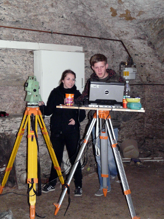 Studierende beim Kelleraufmass in Bad Camberg,
 2012